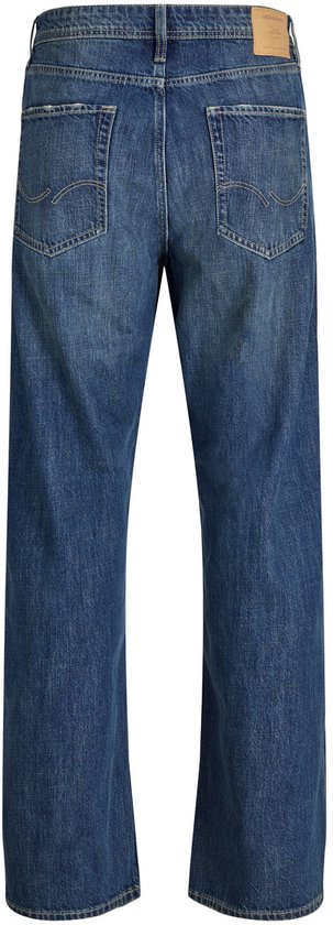 Achterkant van een blauwe regular/straight fit jeans van Jack & Jones, recht model.
