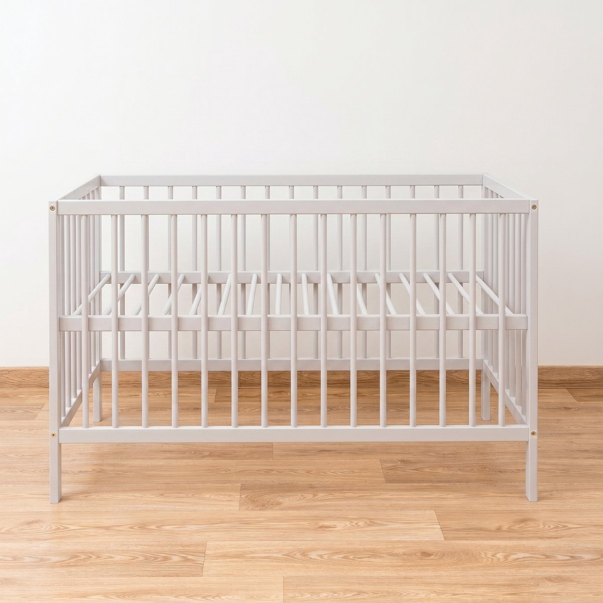 Need Sleep - Vera - Ledikant 60x120 cm - Babybedje met Lattenbodem - Verstelbare Hoogte - Gelakt met Watergedragen Lak - Lichtgrijs