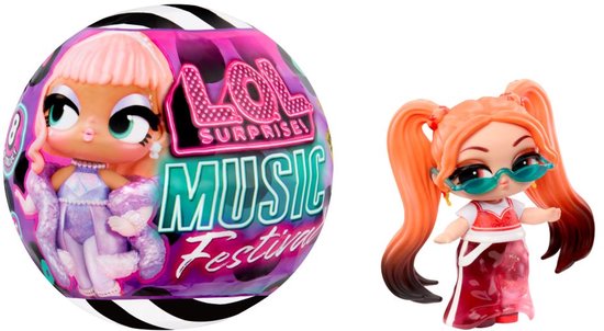LOL Surprise Music Festival bal naast een pop met oranje haar, zonnebril en roze broek.