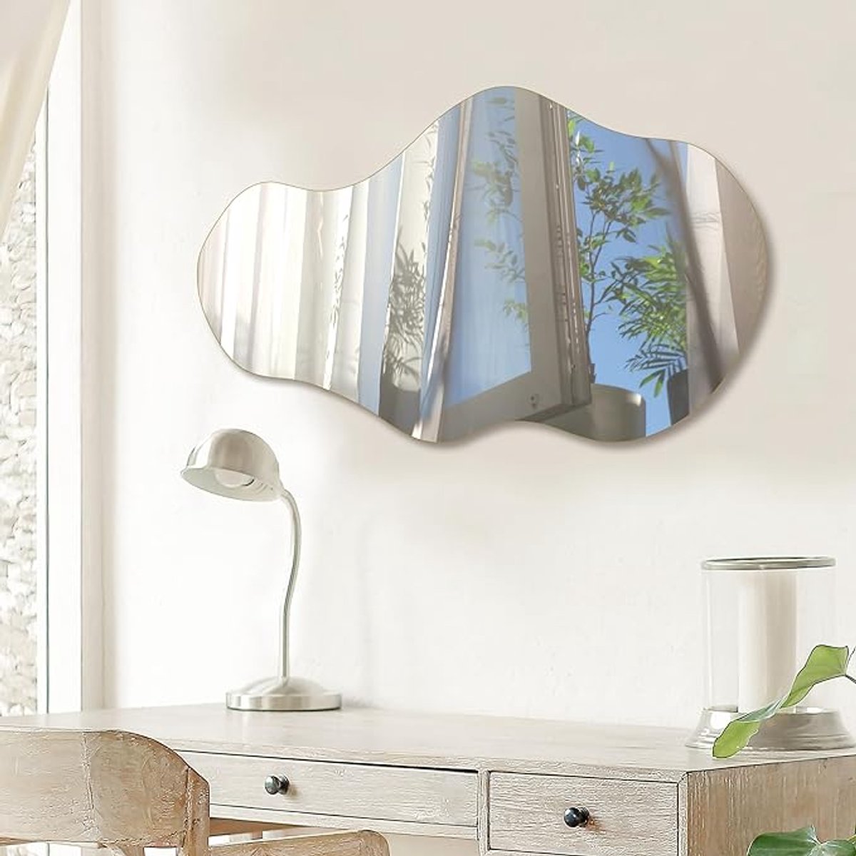 **Asymmetrische Wandspiegel 71x43 cm - Wolkvorm Design - Frameloze Decoratieve Spiegel - Moderne Onregelmatige Spiegel Voor Badkamer Slaapkamer Woonkamer En Entree - Wandmontage Spiegel