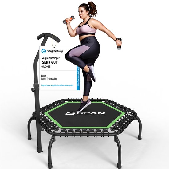 Een vrouw met sportkleding springt op een zwarte fitness trampoline met handgreep. Beoordeling "Sehr Gut".