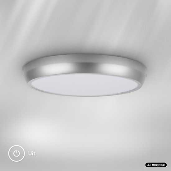 Ronde, zilverkleurige LED-plafondlamp met een aan/uit-symbool.