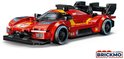 Voiture de course LEGO Ferrari 499P rouge avec aileron noir, rayures jaunes et numéro 51.