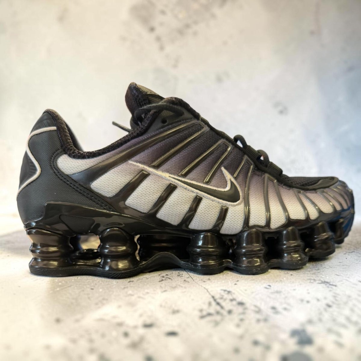 W NIKE SHOX TL FADE Zwart