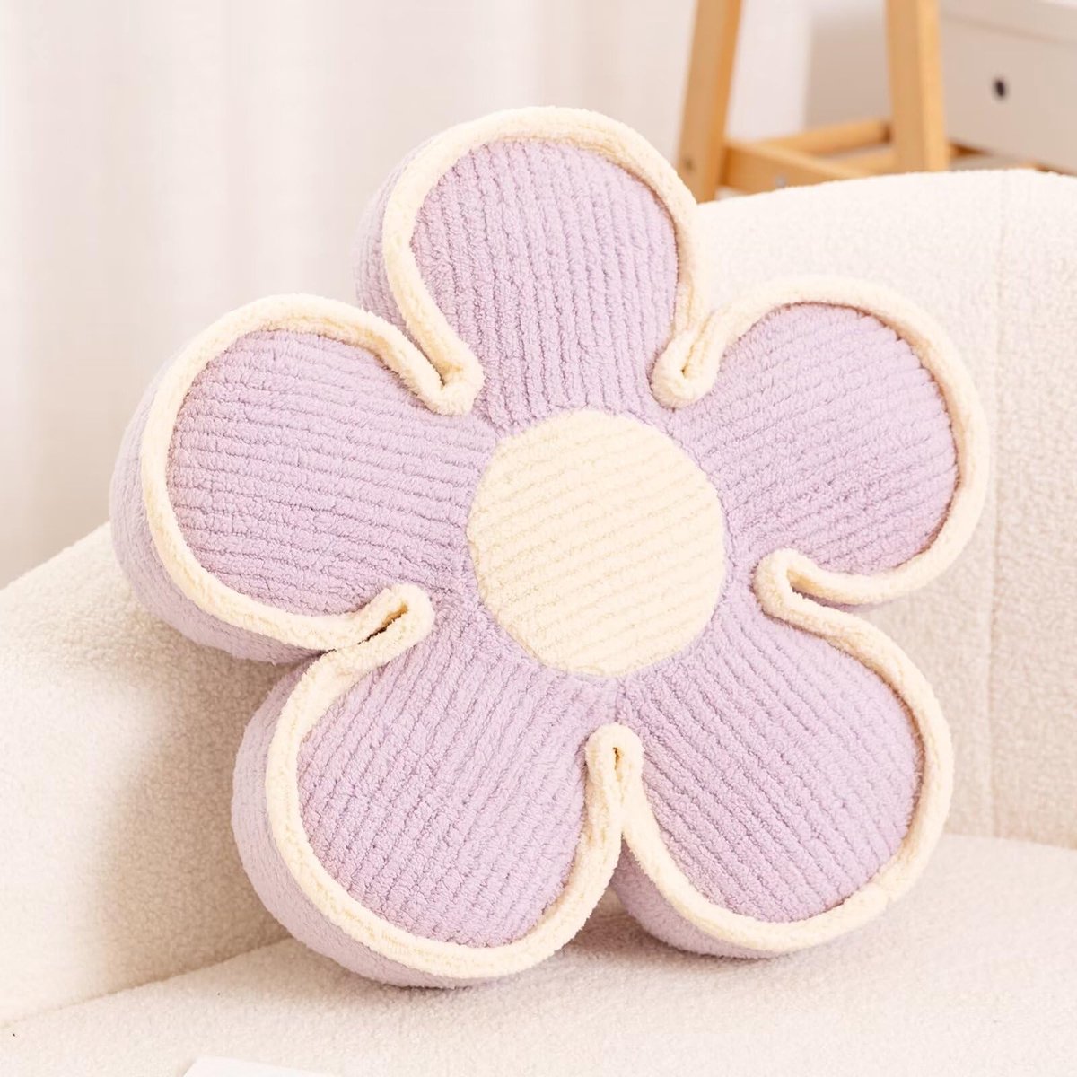 SnelShoppen - Zacht Bloemkussen 35 cm - Pluche Bloemvormig Vloerkussen - Decoratief Sierkussen voor Bank of Bed - Schattig Bloemzitkussen in Lavendel