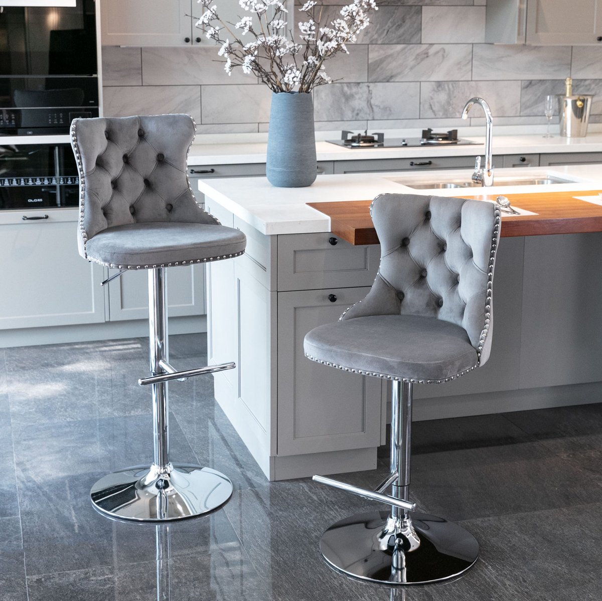 MEUNIQ barkrukken set van 2 in grijs velvet, 360° draaibaar met verstelbare zithoogte 63-84 cm, rugleuning, chromen voet en voetensteun voor keuken en bar Gray