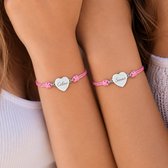 Engravia by Derya – Gepersonaliseerde Vriendschapsarmband Set 2 Stuks – Gegraveerd RVS – Verstelbaar Koord 3 cm – Naam of Datum Gravure – Babyroze/Zilver – Cadeau voor Beste Vriendinnen, Zussen of Koppel