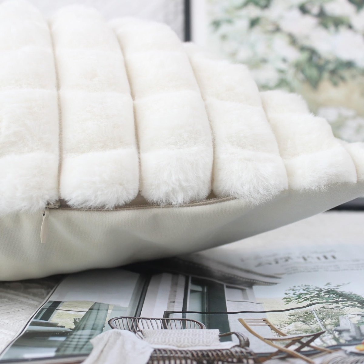 SnelShoppen - Set van 2 Crèmewitte Kussenhoezen 45x45 cm Pluizig Pluche Luxe Sierkussens voor Bank en Decoratie