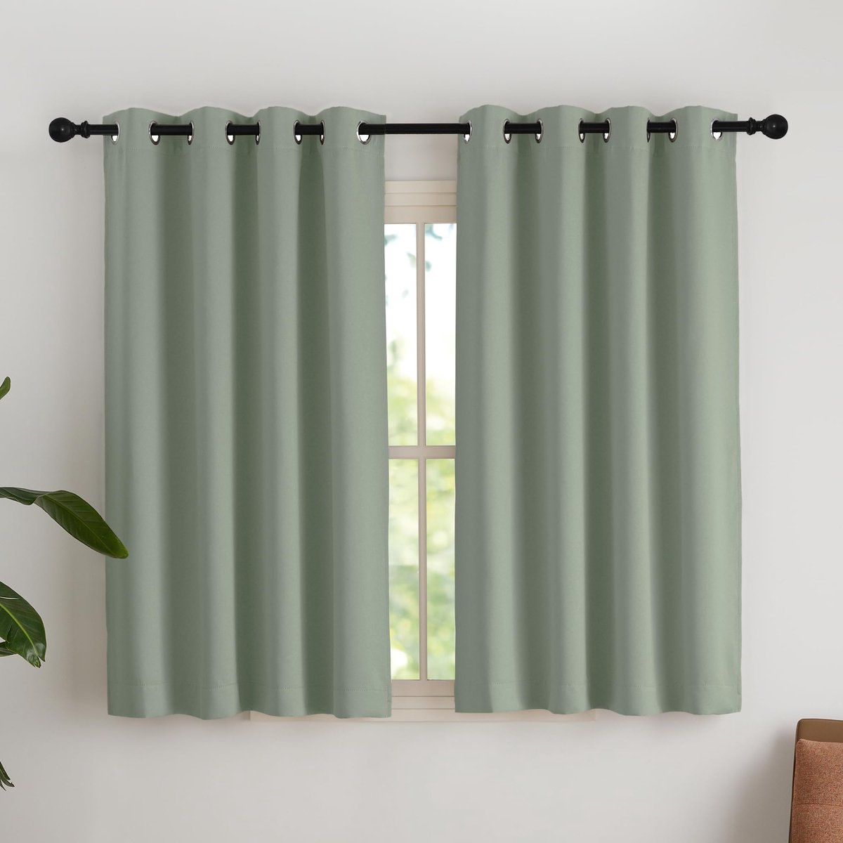 SnelShoppen - Verduisteringsgordijnen set van 2, saliegroen, korte ondoorzichtige gordijnen met ringen, modern thermogordijn 145 x 140 cm vo