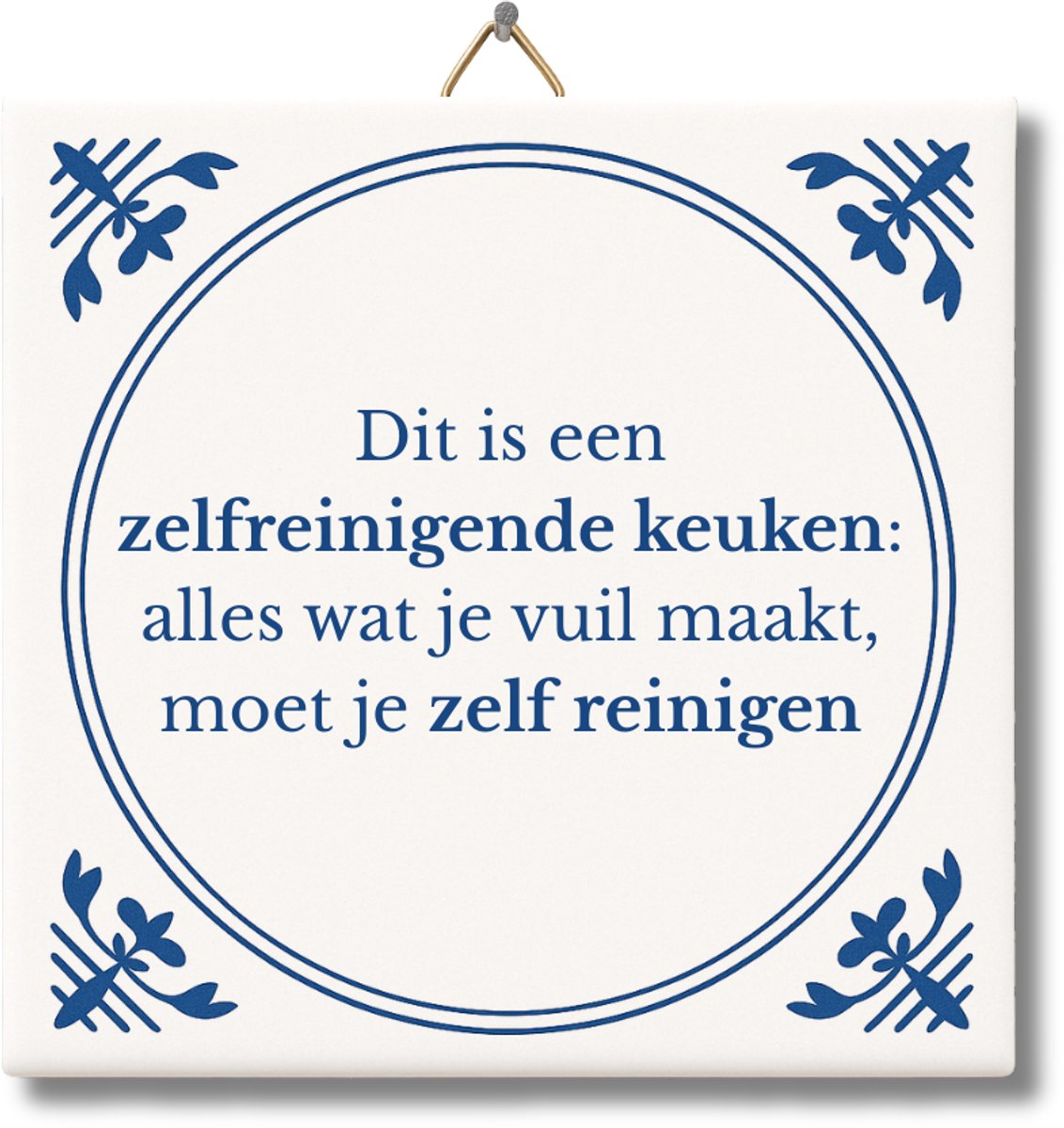 Tegeltje met Tekst van NietMokken® – Dit is een zelfreinigende keuken: alles wat je vuil maakt, moet je zelf reinigen – Grappig Keuken Tegeltje – Cadeau voor kookliefhebber of housewarming – Met premium verpakking, viltje en ansichtkaart – Glossy