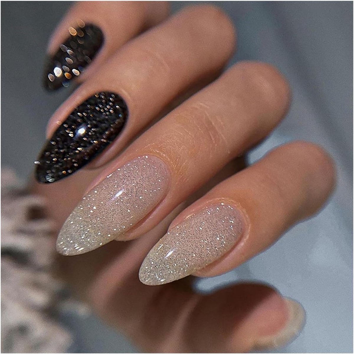 Press on nails set 24 stuks - amandelvormig - zwart-wit met glitters - trendy en elegant - ShopVlot