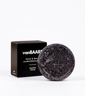 Van de verpakking van vanBAARD is de tekst 'vanBAARD Head & Beard', 'SMOOTH WOOD'. De shampoo is rond, met een grijze en zwarte marmering.
