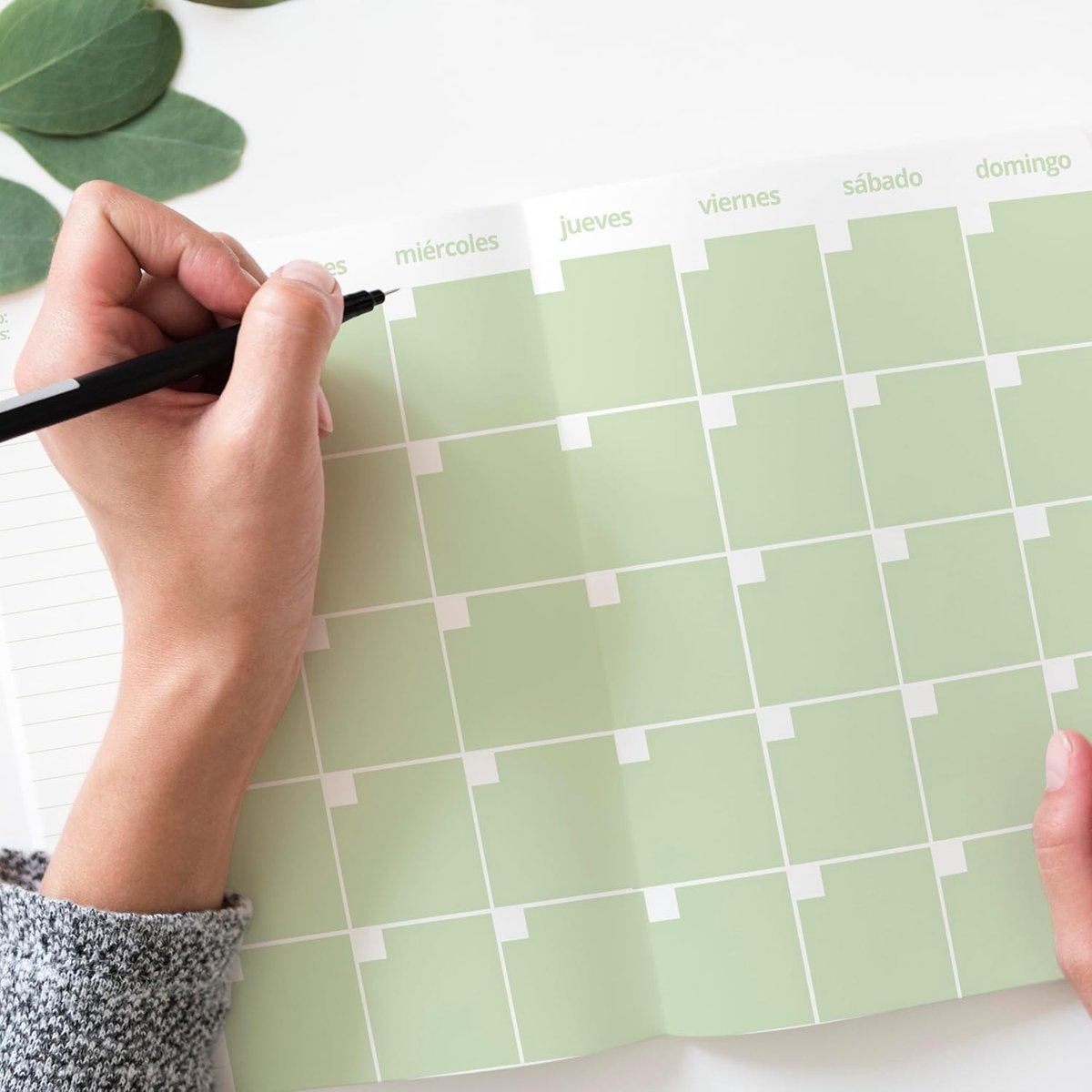 Notitieboek met Genaaide Binding - Inclusief Jaarlijkse Projectplanning, Doelen, Jaaroverzicht, Maandoverzicht, Notities - A5-formaat om altijd bij je te dragen.