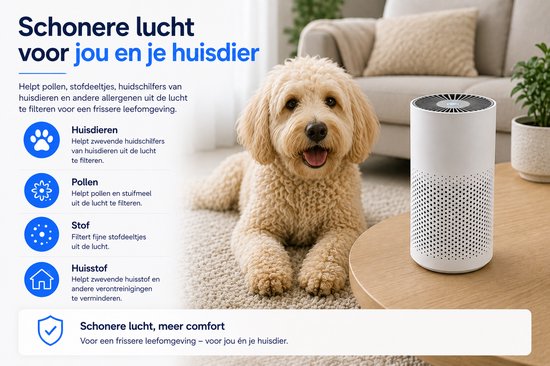 Witte Smartzo M1 luchtreiniger op salontafel met lachende hond. Reinigt de lucht van huisdieren, pollen en stof.