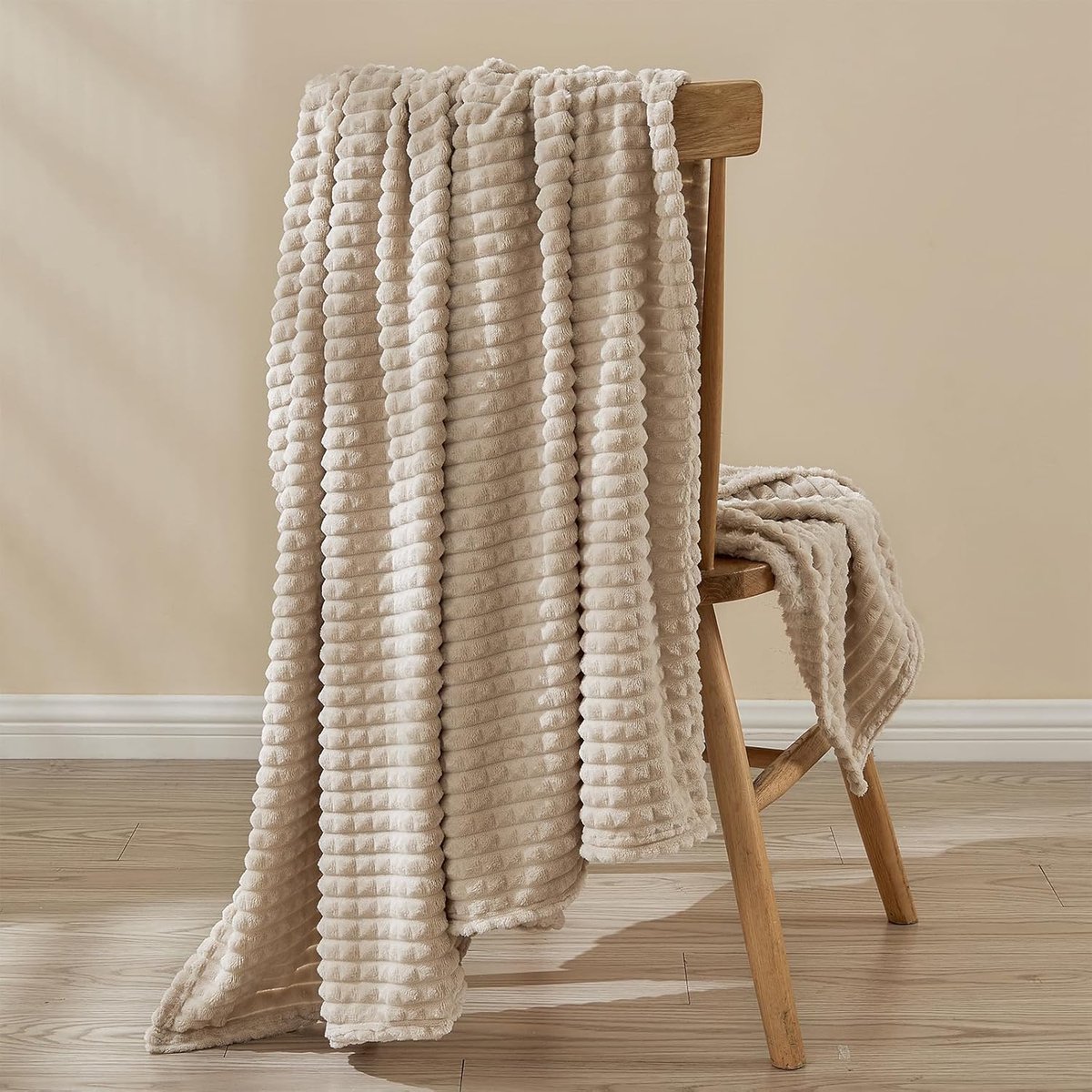 Fleece Throw Blanket 130x150cm - Beige - Fluffy en zacht - Ideaal voor sofa en bed - ShopVlot