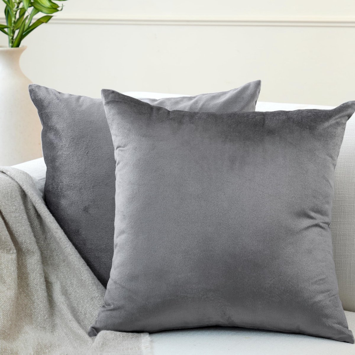VELVET kussenhoezen voor Kerstmis, Nieuwjaar, set van 2 (60 x 60 cm) - grijs, effen geverfd, zacht en glad, wasbaar, vierkant, decoratief, grote sierkussensloop voor bank, sofa, stoel, bed