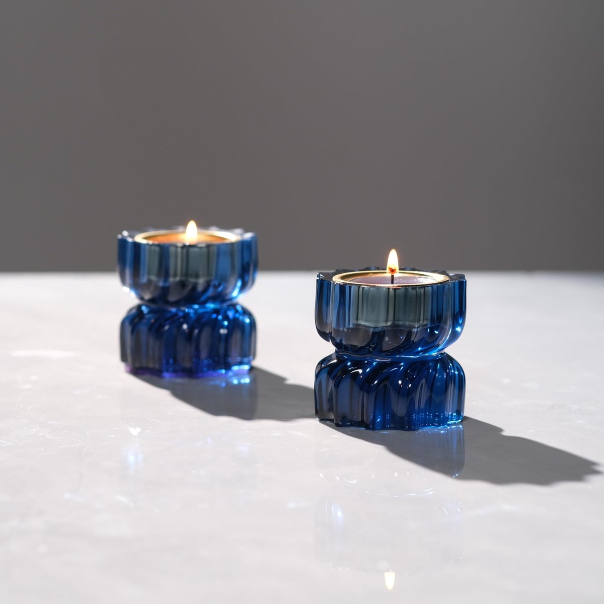 Lady Theelichthouder - Elegante kandelaar voor vrouwen, multi color woondecoratie, empowering feminisme kaars zwart blauw hars hoogte 5,8 cm set van 2