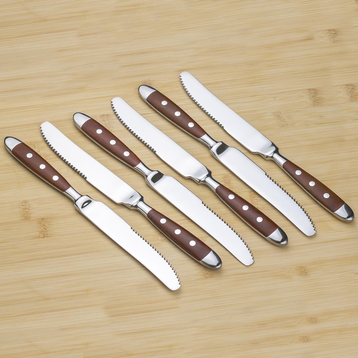Dailygoods- Steakmessen set van 12 stuks - Gekarteld - Roestvrij staal - Bruine handgrepen - Hittebestendig - Functioneel design - Bestekset