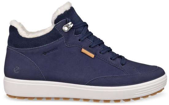 Zijaanzicht van een donkerblauwe ECCO SOFT 7 TRED dameslaars met GORE-TEX logo, witte zool en warme voering.