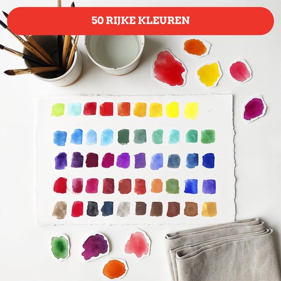 Grote aquarelverf kleurkaart met 50 kleuren, van lichtgeel tot dieppaars.
