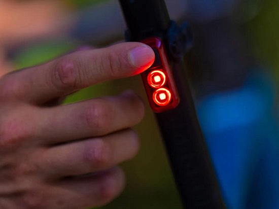 BBB Cycling Salute Achterlicht Fiets - Fietsverlichting USB C Oplaadbaar - Compact Achterlicht Racefiets - 8 Lumen - Accu 28 uur - Waterdicht - BLS-145 — afbeelding 3