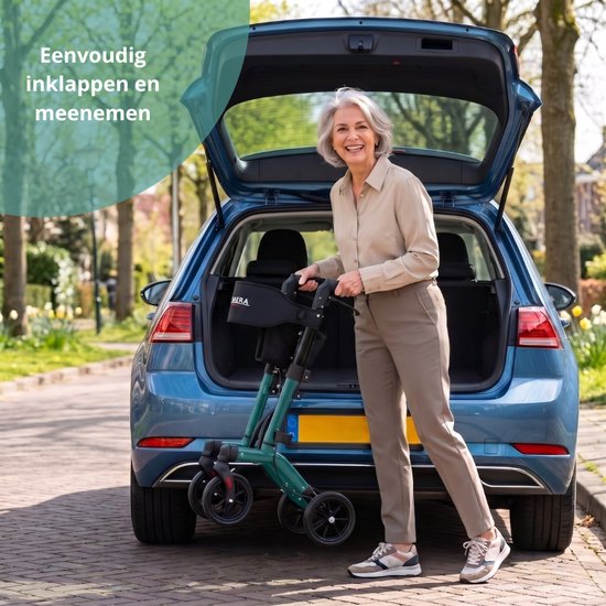 Vrouw laadt een turquoise rollator in de kofferbak van een auto. Eenvoudig inklappen en meenemen.