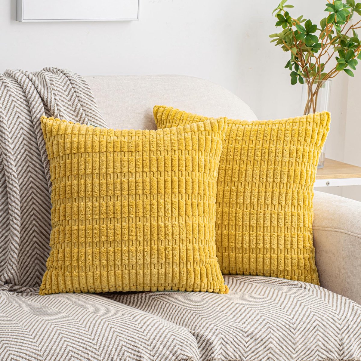 50 Corduroy decoratieve kussenhoezen 50 x 50 cm, zachte boerderij, boho, gestreepte sierkussenset voor bank, bank, woonkamer, bed, set van 2, mosterdgeel