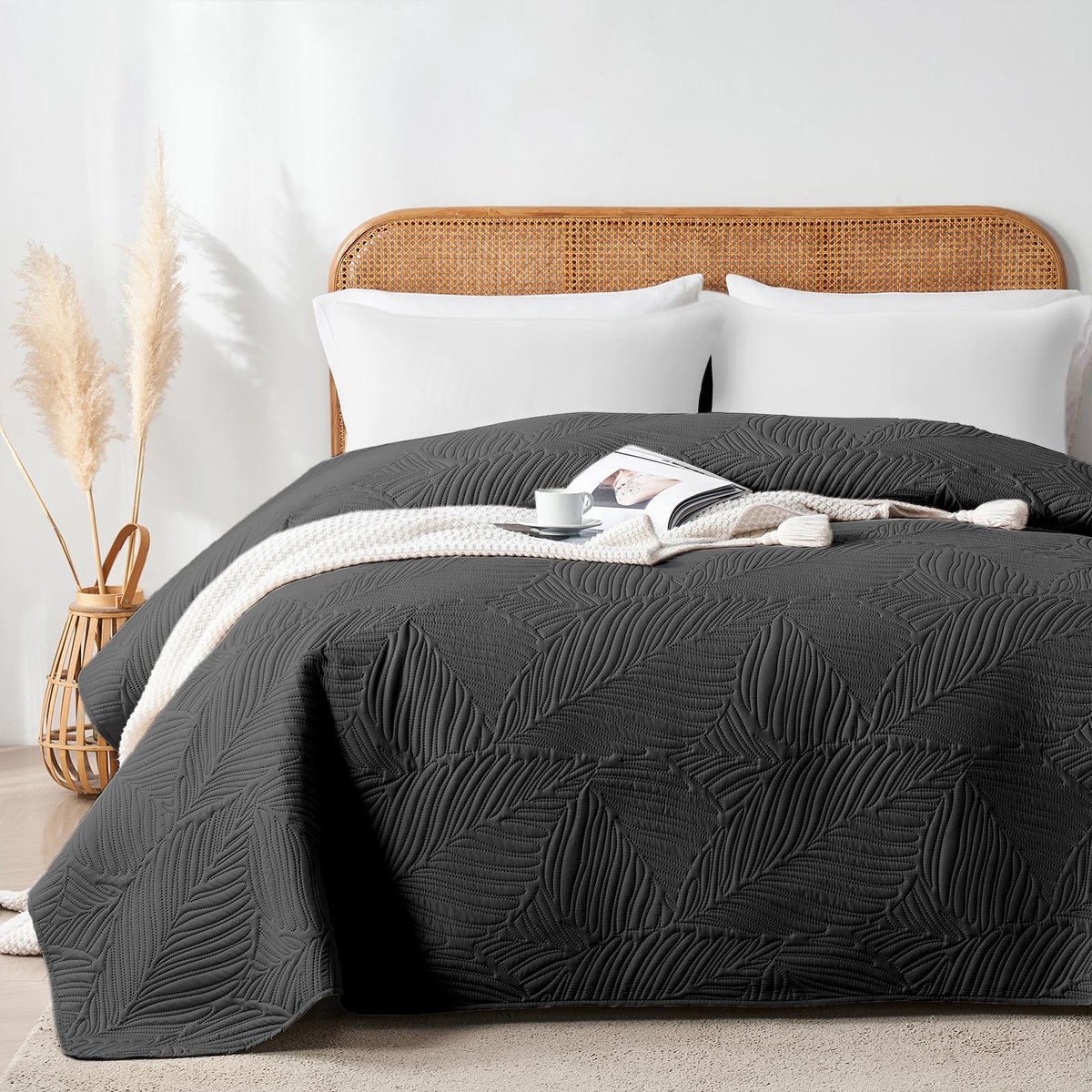 Sprei 200x220 cm,Ultrasone Sprei Zwart,Licht,Zacht en Makkelijk Schoon te Maken,Dubbelzijdig, Bedbedekking met Bladerenpatroon,Ideaal voor Alle Seizoenen,Voor Bed en Bank