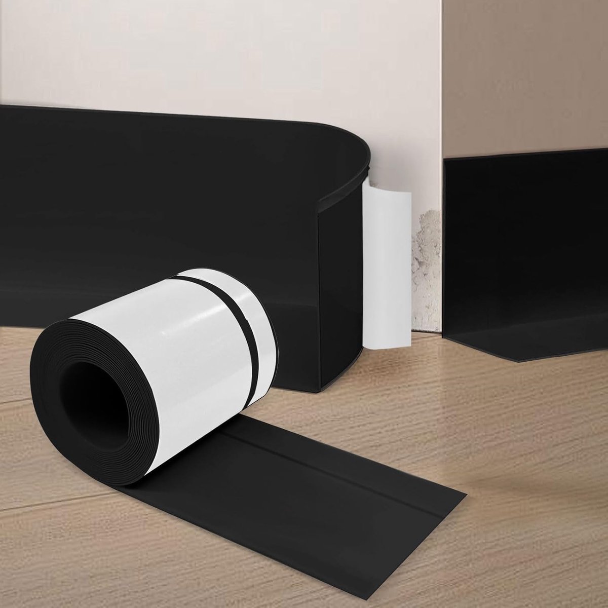 SnelShoppen - Zelfklevende Waterdichte PVC Plinten 70 mm x 20 mm x 24 m Flexibel voor Keuken en Badkamer Zwart