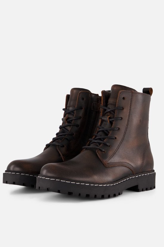 Donkerbruine leren veterlaarzen met dikke zolen, witte stiksels en ritssluiting.