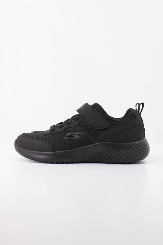 Zwarte Skechers sneaker met klittenband, veters en opvallende zool.