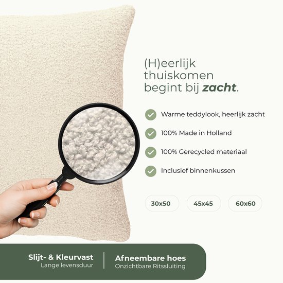 Crèmekleurig teddy kussen met vergroot detail van de stof. Verkrijgbaar in 3 maten.
