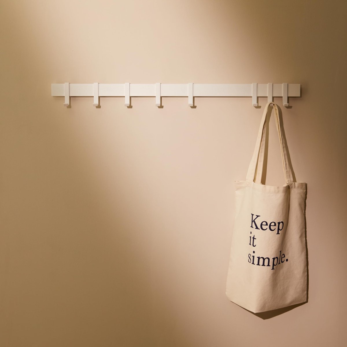 Famanu Wandkapstok van metaal met beweegbare haken voor aan de muur, modern ontwerp, haldecoratie, wit mat, 80 cm