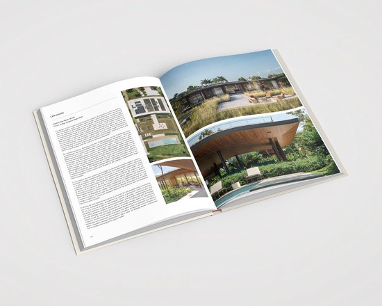 Open boek met architectuurfoto's: een huis met zonnepanelen en een paviljoen bij een zwembad.