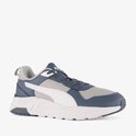 Zij-aanzicht van een Puma sneaker in blauw en grijs met witte accenten en veters.