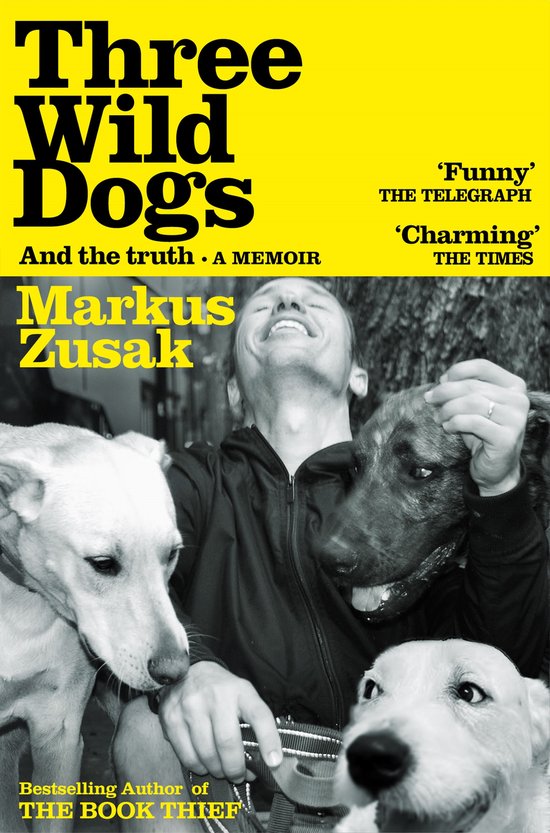 Boekomslag met de titel 'Three Wild Dogs' en een zwart-witfoto van een man lachend met twee honden.