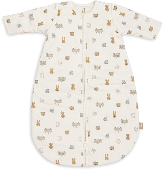 Crèmekleurige babyslaapzak van Jollein met lange mouwen, bedrukt met een patroon van schattige dierenkopjes: konijnen, beren en olifantjes.
