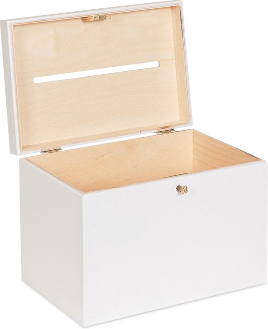 Houten envelopkist in zacht wit met een gleuf in het deksel en een gouden slotje.
