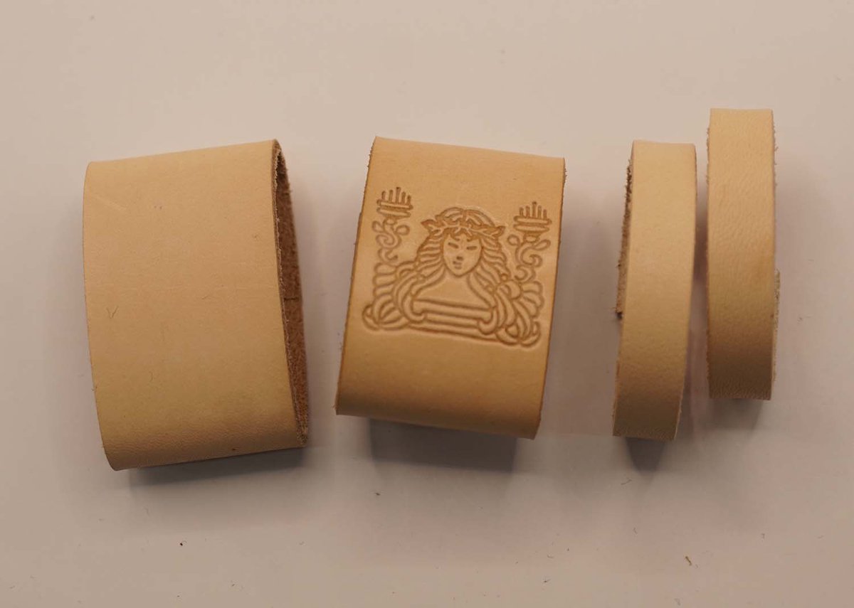 4 Lederen riem lusjes voor broekriem van 4 cm breed 1x sterrenbeeld MAAGD 3 cm breed, 2x smalle uni 1 cm breed, 1x breed uni 3 cm breed - riem lusjes die je zelf kunt verven - riem lusje vervangen omdat die verloren is