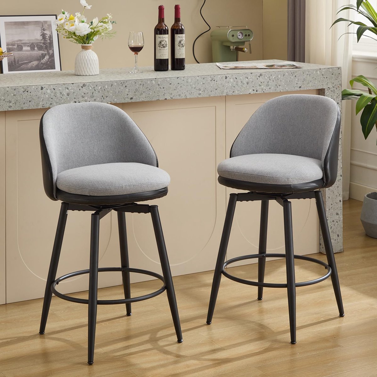Triumpunpre - Set van 2 Draaibare Barkrukken - 66 cm Zithoogte - Metalen Poten en Voetsteun - Zonder Armleuningen voor Keukeneiland en Bar - Buitenkant PU Zwart + Binnenkant Linnen Grijs