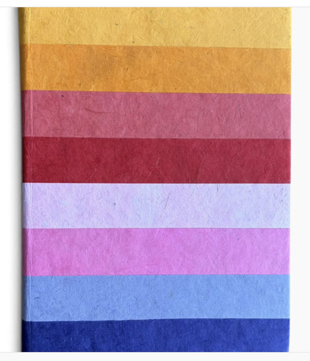 A6 notitieboek met regenboog kaft en 120 ivoorkleurige pagina's