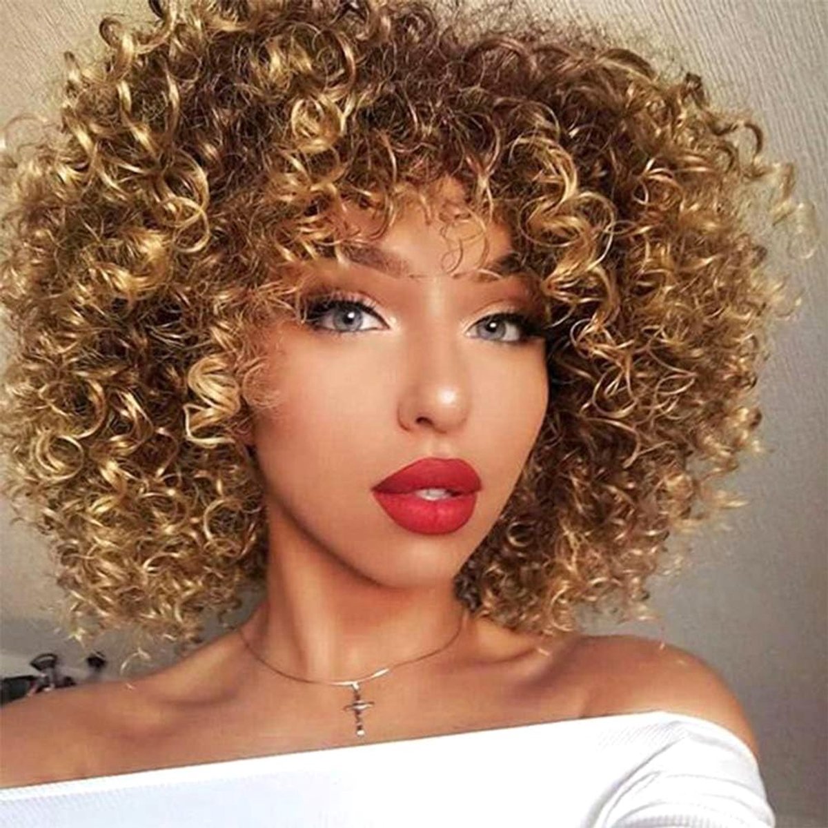 Elzusha - Afro Krullende Synthetische Haarwieg - Schouderlengte Blond 35 cm