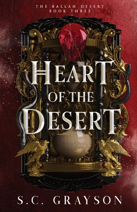 Boekomslag van Heart of the Desert met een zandloper, rode edelsteen en gouden raven op een dieprode achtergrond.
