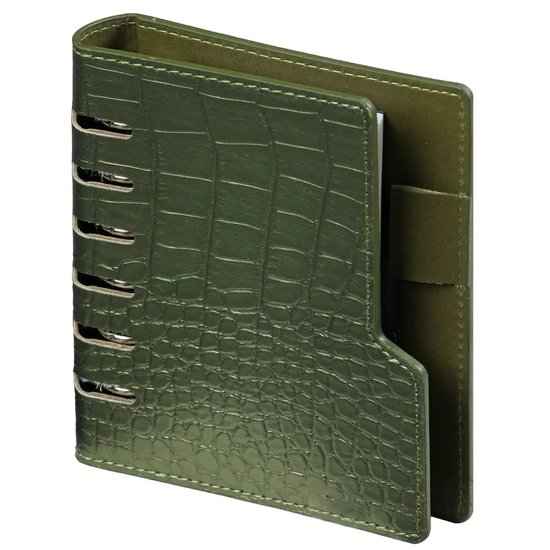 Groene agenda met glanzende croco print, open, op een witte achtergrond.