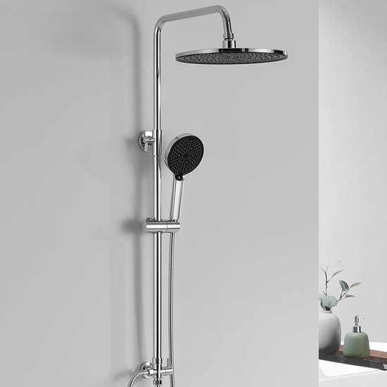 Douchesysteem met ronde hoofddouche (Ø 22 cm) en handdouche in chroom. Verstelbare stang.