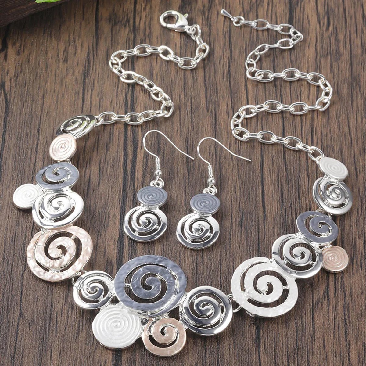 My Sweet Romance® 2-delige Dames Sieradenset – Zilver en Zwart – Ketting & Oorbellen – Geschenkverpakking
