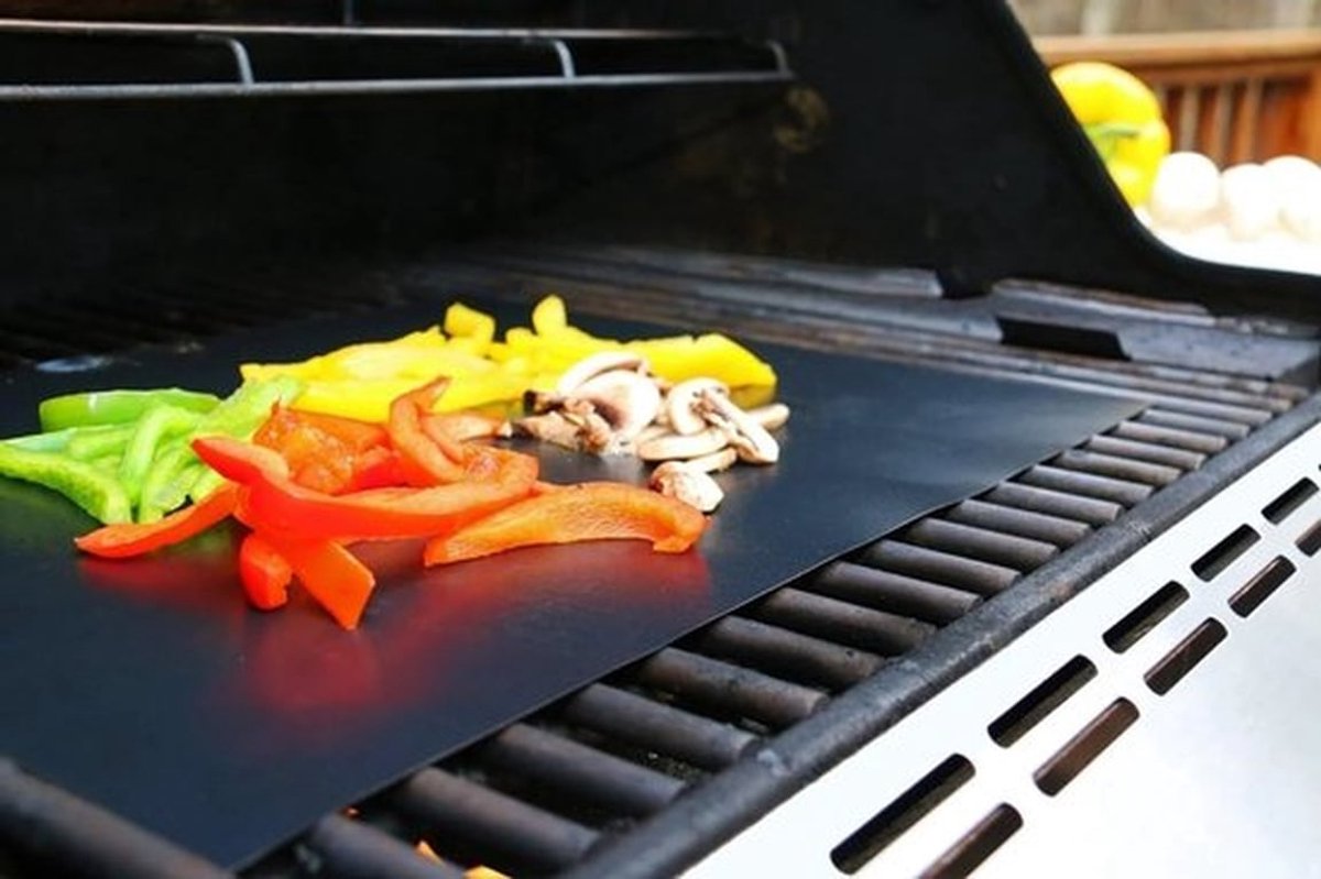 Een set van 5 kookmatten, waaronder een grillmat, een koekenpanmat en een bakplaat, geschikt voor gasovens, elektrische ovens, houtskoolovens en antiaanbakovens (33*40 cm).