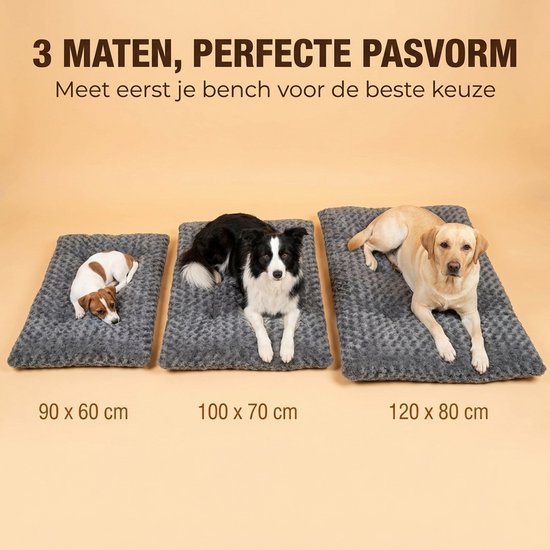 Drie grijze hondenkussens van verschillende maten met honden.
