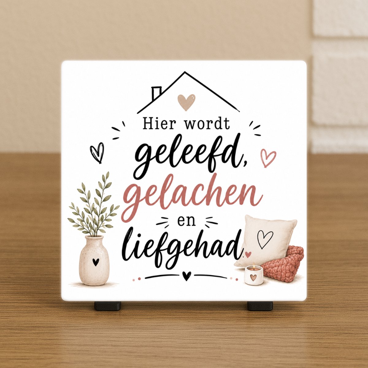 CreaCraft Spreuktegel “Hier wordt geleefd, gelachen en liefgehad.” - Woondecoratie – Cadeau tegeltje – Trendy nu – Vriend(in), Collega, familie – Zomaar – Cadeau – Incl standaard – Wenstegeltje – Cadeau idee