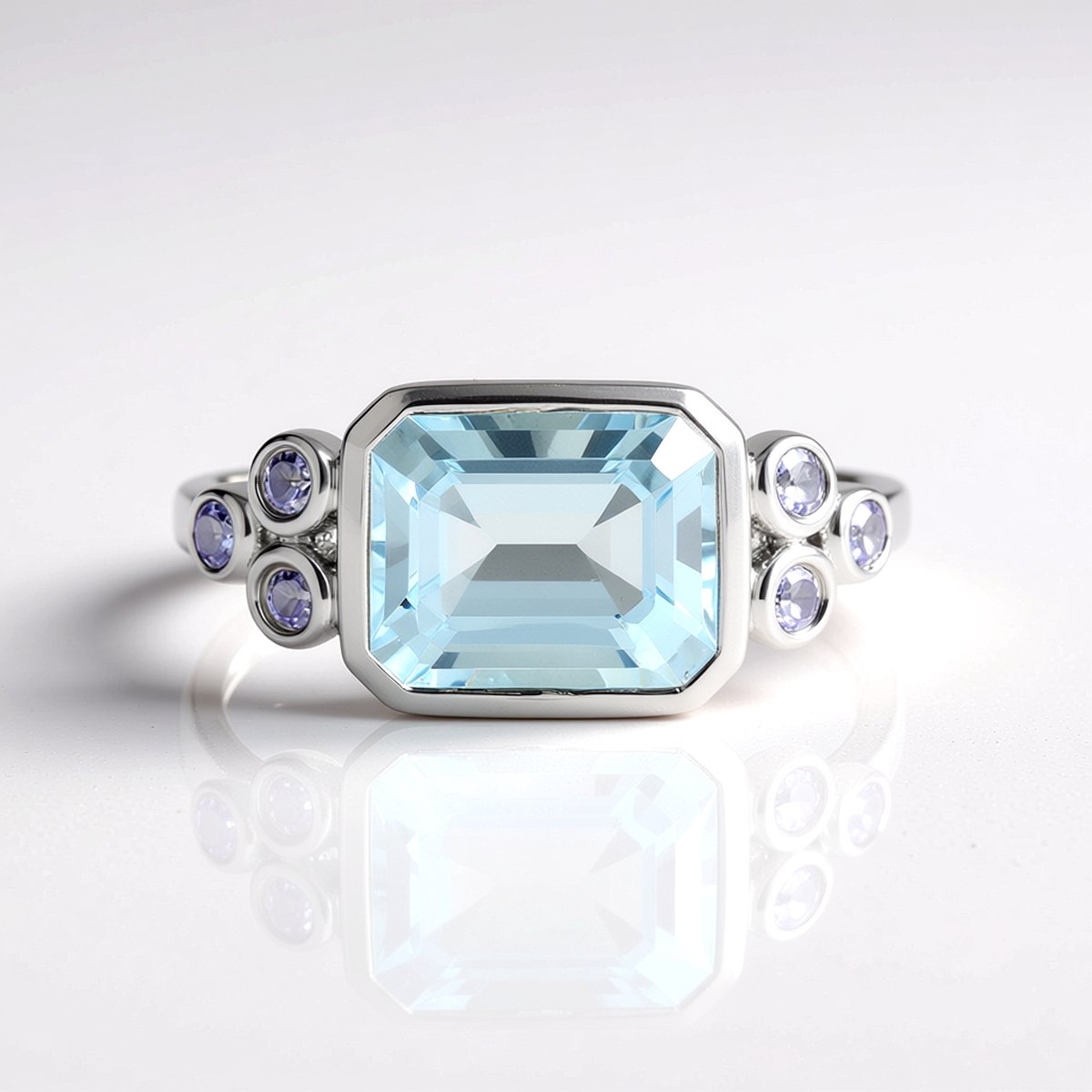 Cavill - Ring 925 Sterling Zilver Platina Verguld - 3,84 ct Hemelsblauwe Octagonale Topaas & 0,23 ct Tanzaniet - Elegant Sieraad Vrouwen